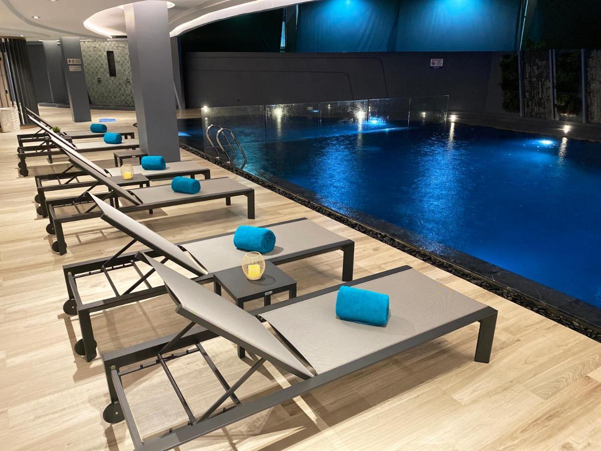 The Oceanic Sportel Phuket - Sha Extra Plus Екстериор снимка The pool at the 1018