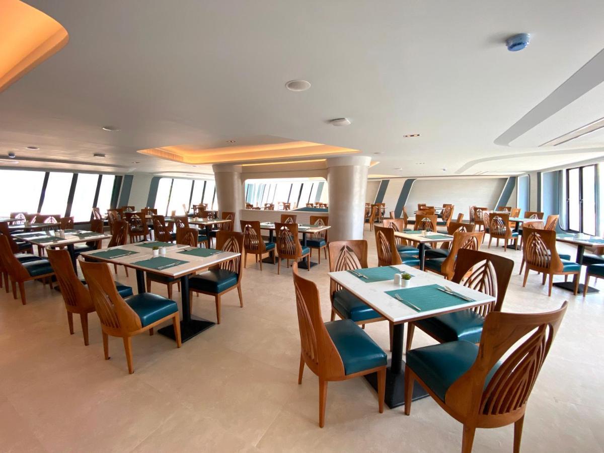 The Oceanic Sportel Phuket - Sha Extra Plus Екстериор снимка The restaurant
