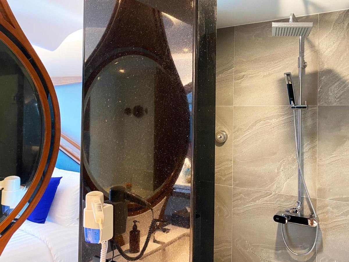 The Oceanic Sportel Phuket - Sha Extra Plus Екстериор снимка A shower on a cruise ship