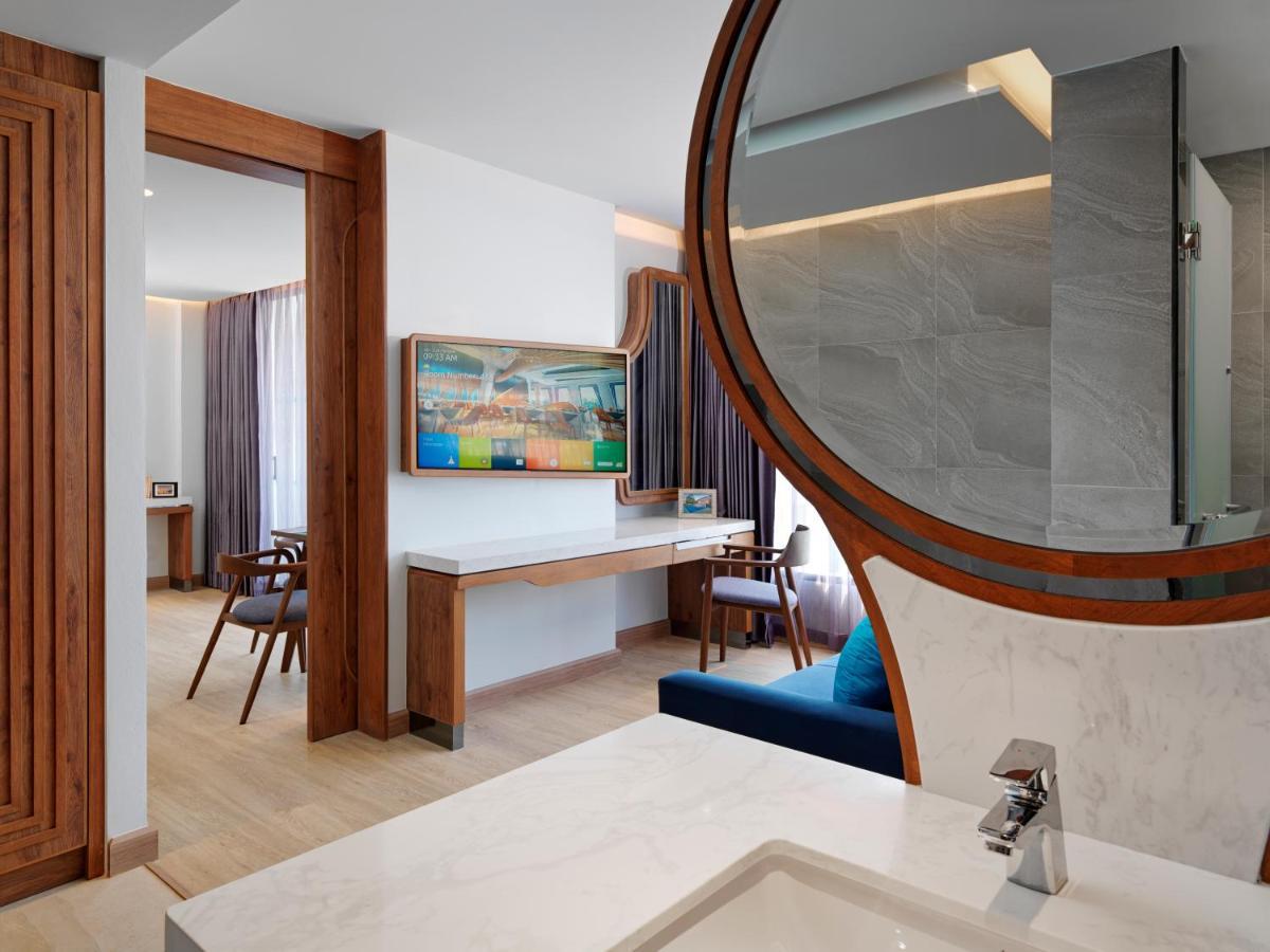 The Oceanic Sportel Phuket - Sha Extra Plus Екстериор снимка A bathroom at the hotel
