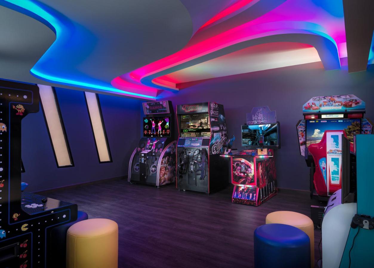 The Oceanic Sportel Phuket - Sha Extra Plus Екстериор снимка The arcade