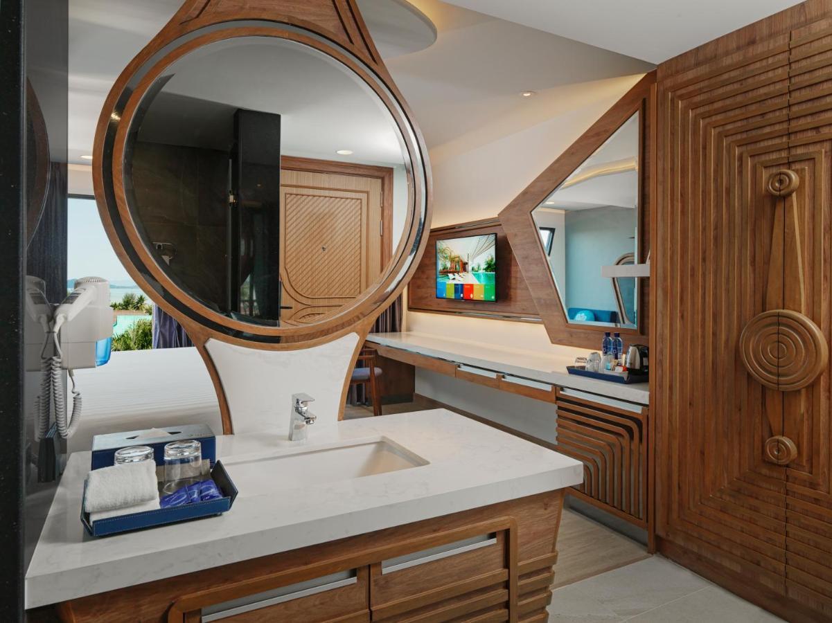 The Oceanic Sportel Phuket - Sha Extra Plus Екстериор снимка Bathroom