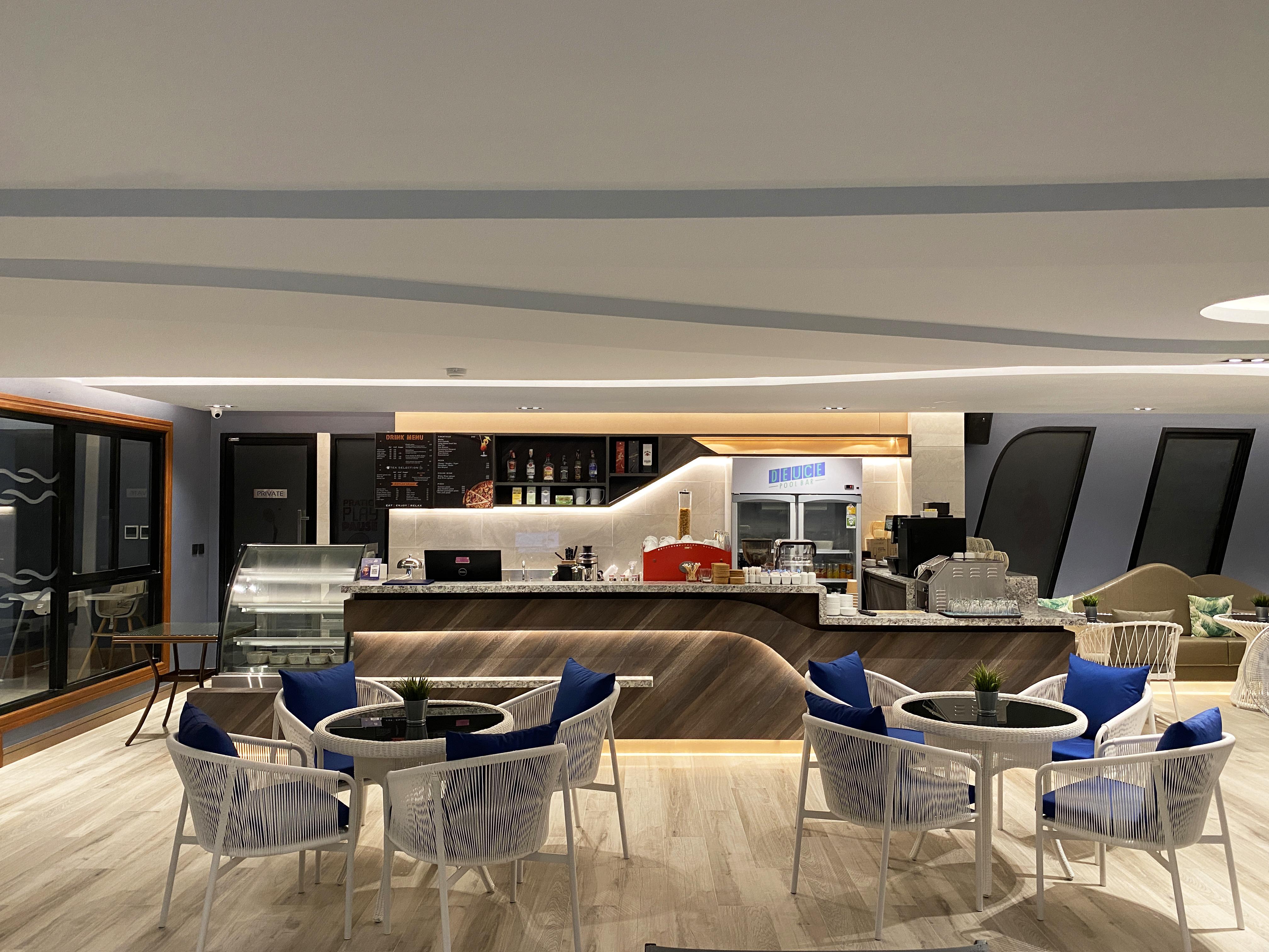 The Oceanic Sportel Phuket - Sha Extra Plus Екстериор снимка The lounge at KLIA